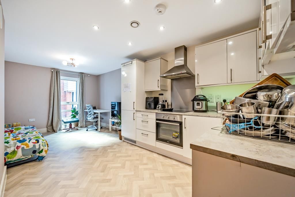 Property photo 2 of 10 Kitchen