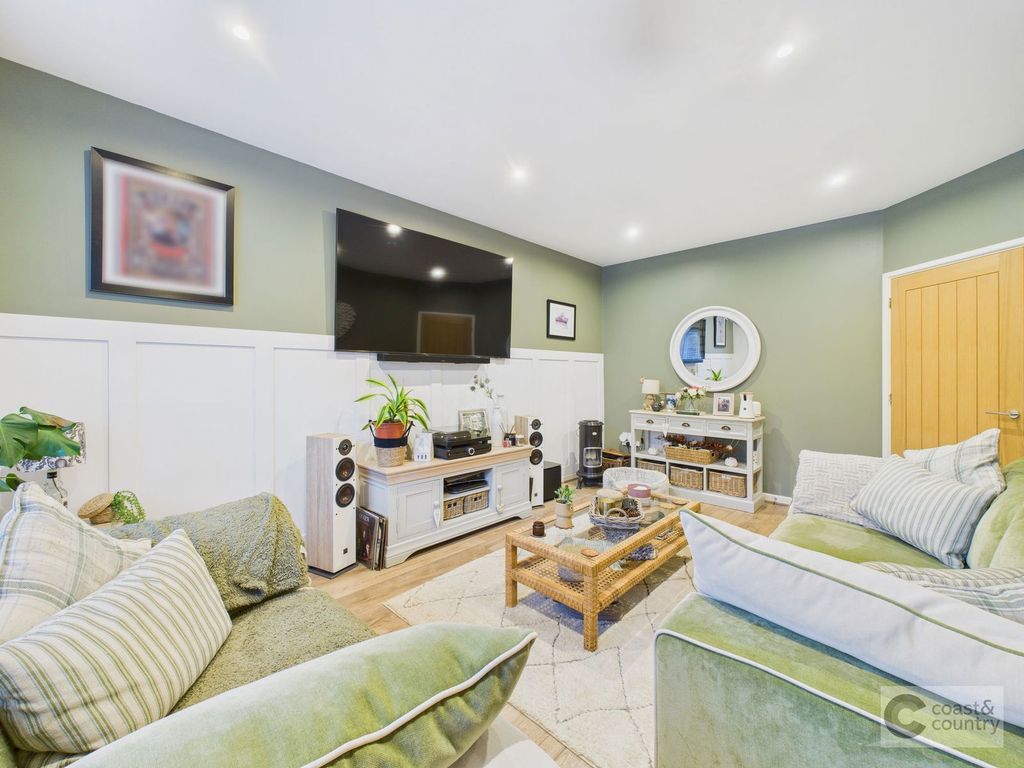 Property photo 2 of 25