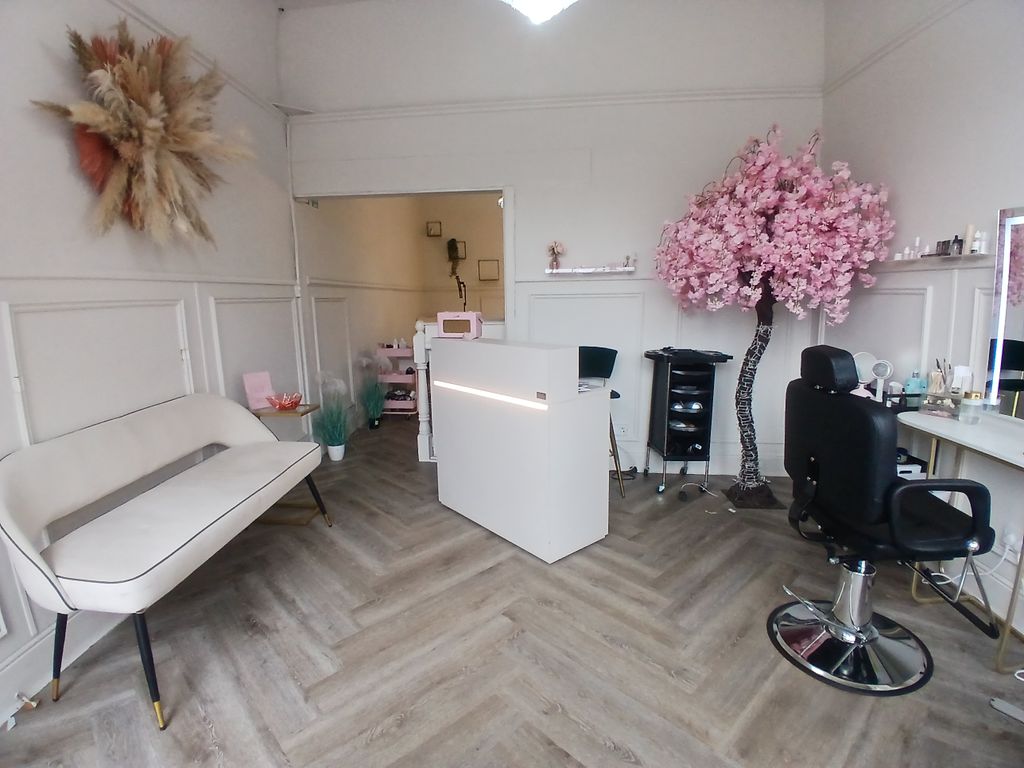 Property photo 2 of 12 Salon 1