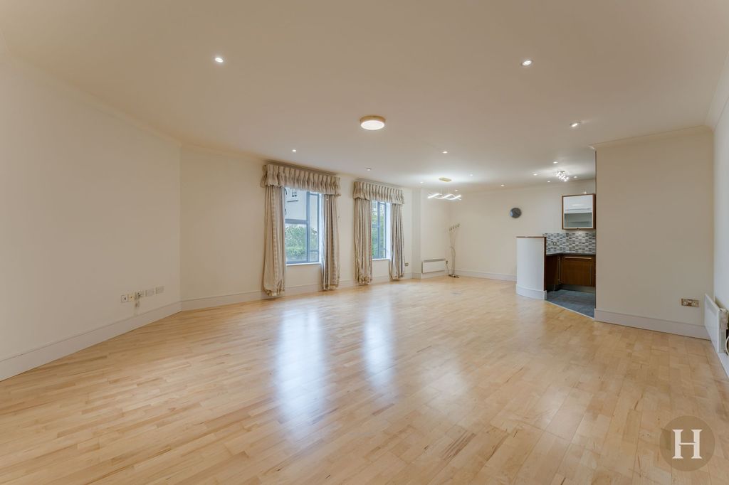 Property photo 2 of 22