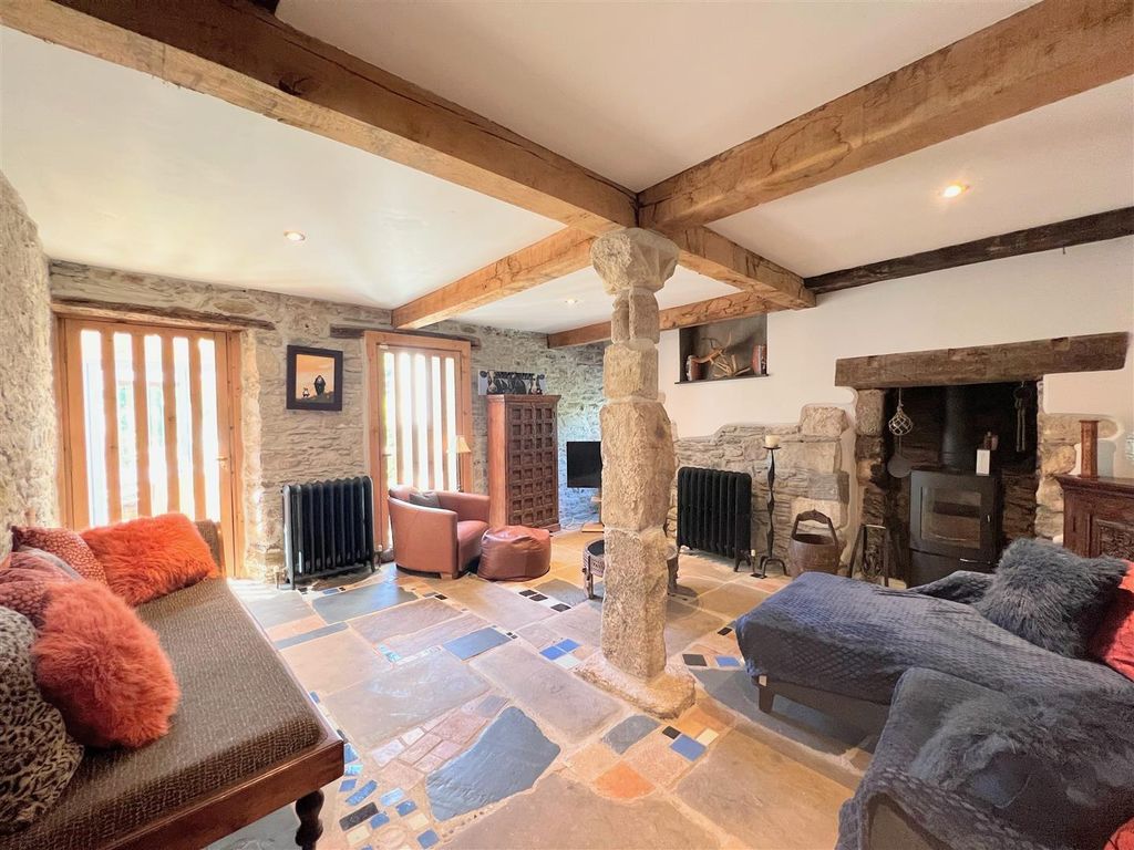 Property photo 3 of 37 Sitting Room