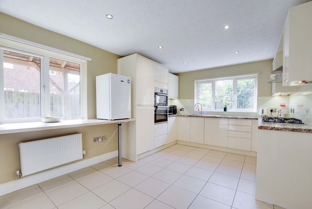 Property photo 3 of 27