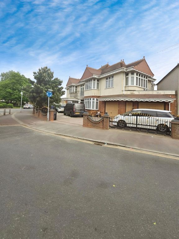 Property photo 3 of 26