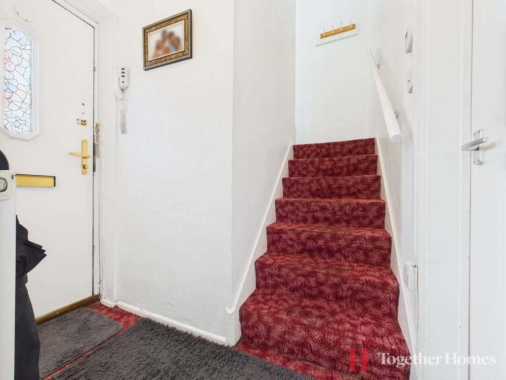 Property photo 3 of 11 Hallway