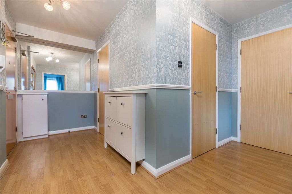 Property photo 2 of 19 Hallway