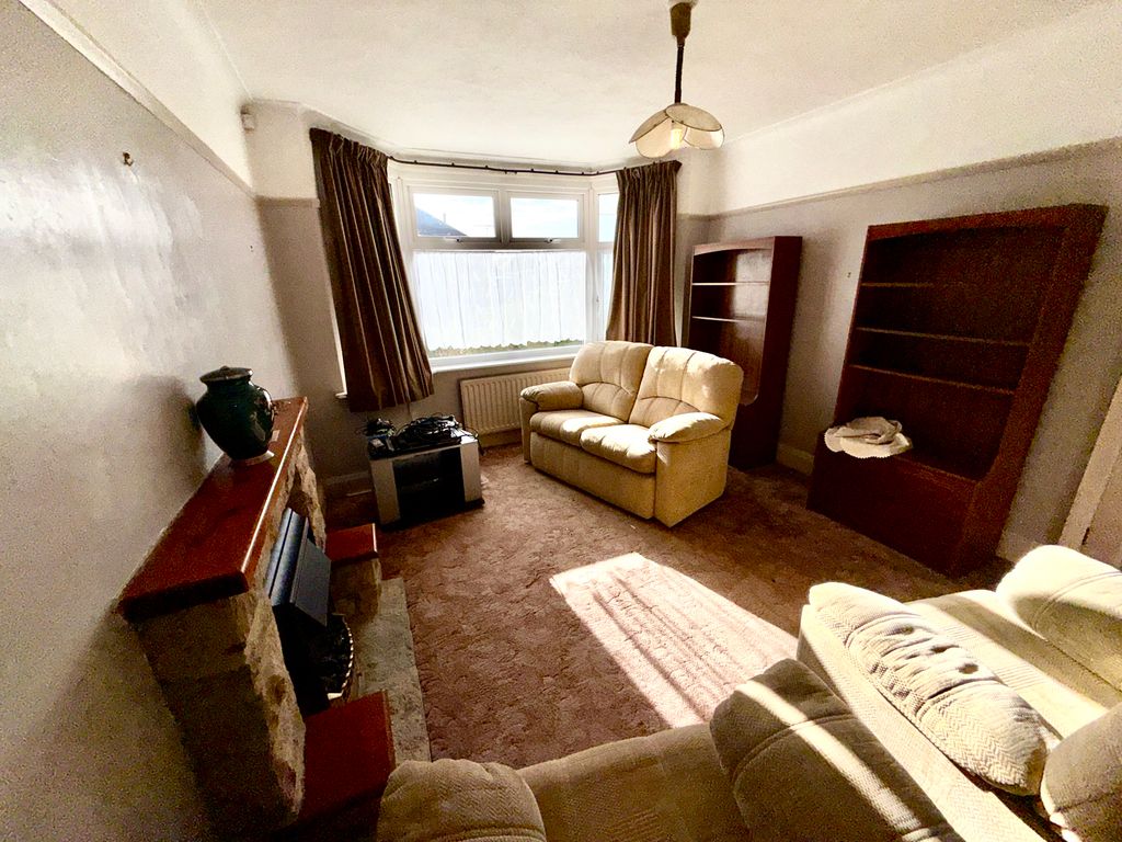 Property photo 2 of 28