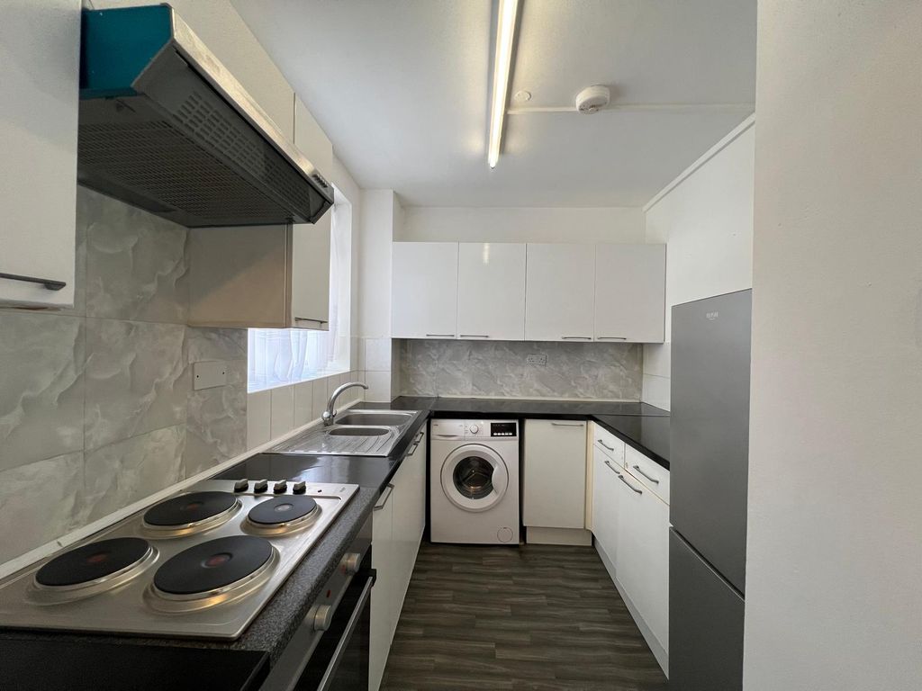 Property photo 2 of 10 Kitchen