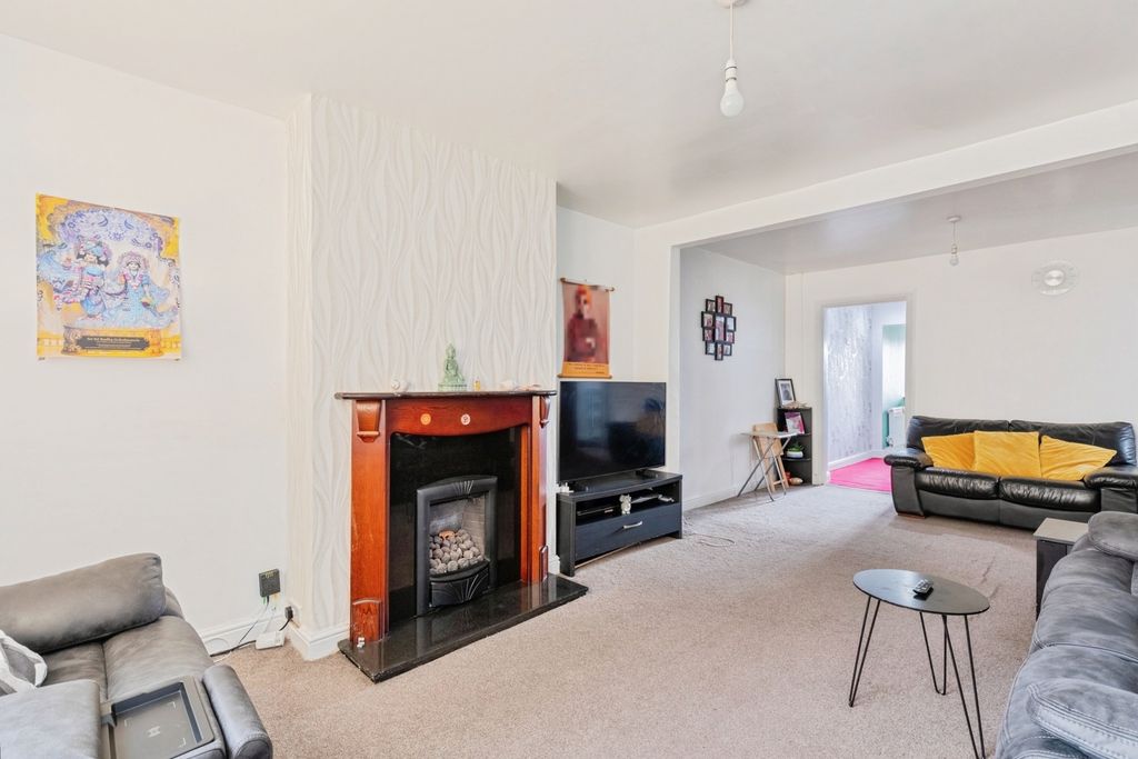 Property photo 3 of 19 Pbox-Img.Jpg