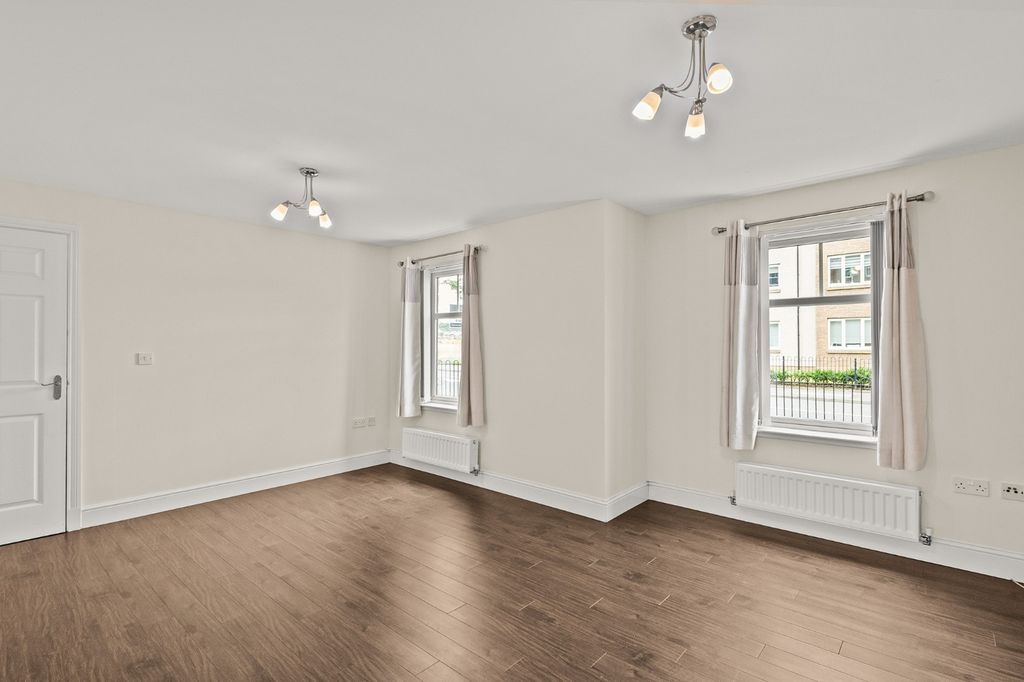 Property photo 3 of 20 4403647