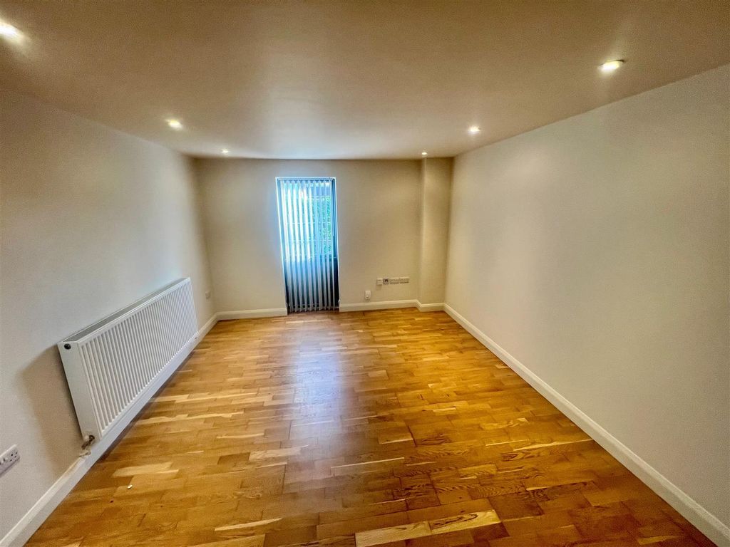 Property photo 3 of 8 2.Jpg