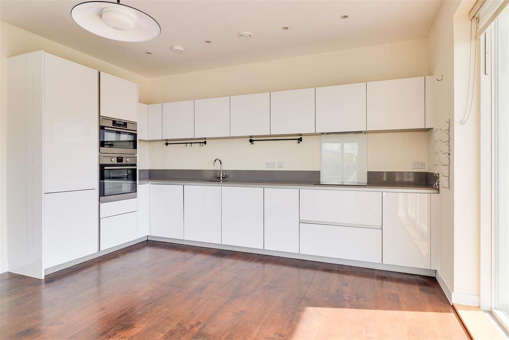 Property photo 3 of 19 Img (5).Jpg