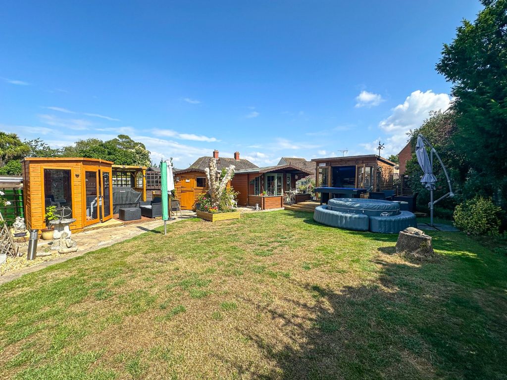 Property photo 2 of 22 4381806