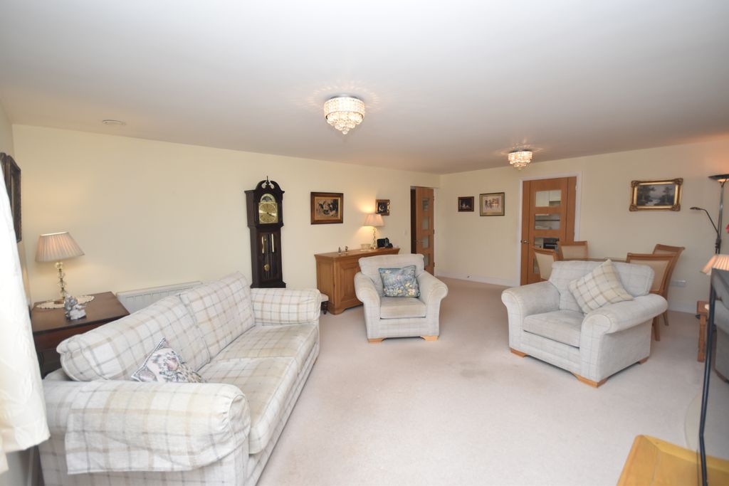 Property photo 2 of 9 Lounge/Dining Room