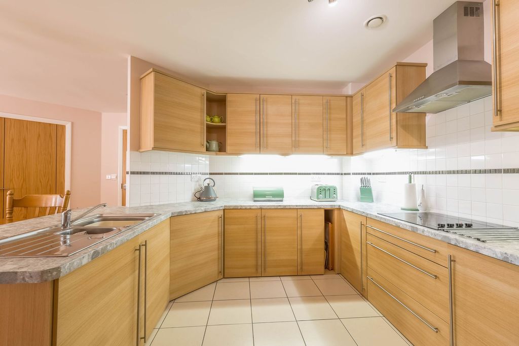 Property photo 2 of 24