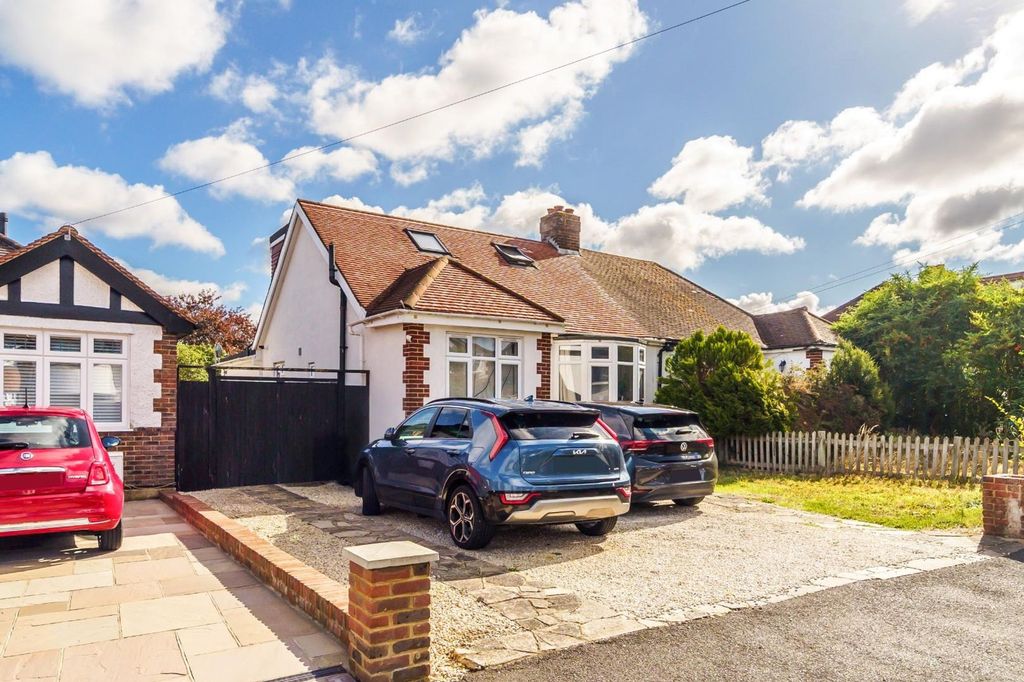 Property photo 1 of 20 Seaforth Gardens (19).Jpg