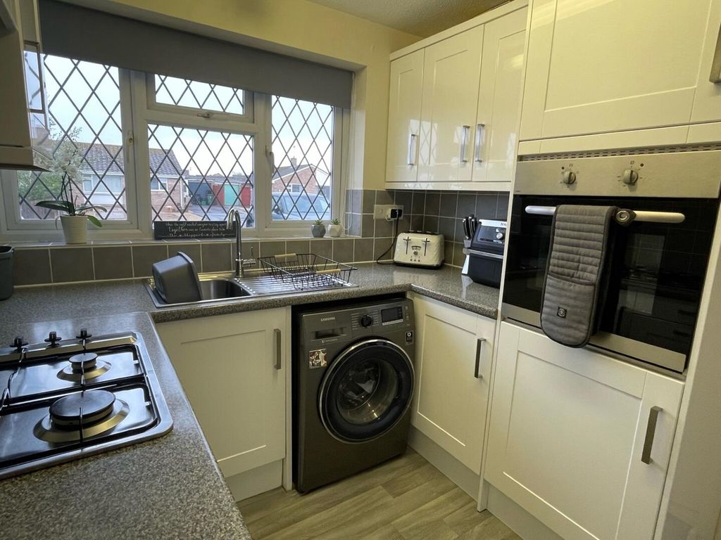 Property photo 2 of 17 Kitchen