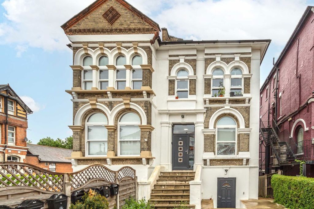 Property photo 1 of 2