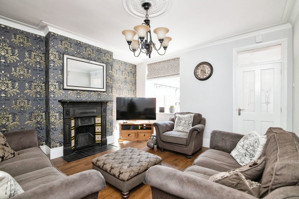 Property photo 3 of 26 Pbox-Img.Jpg