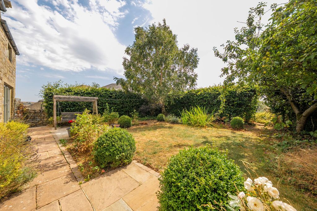 Property photo 3 of 28