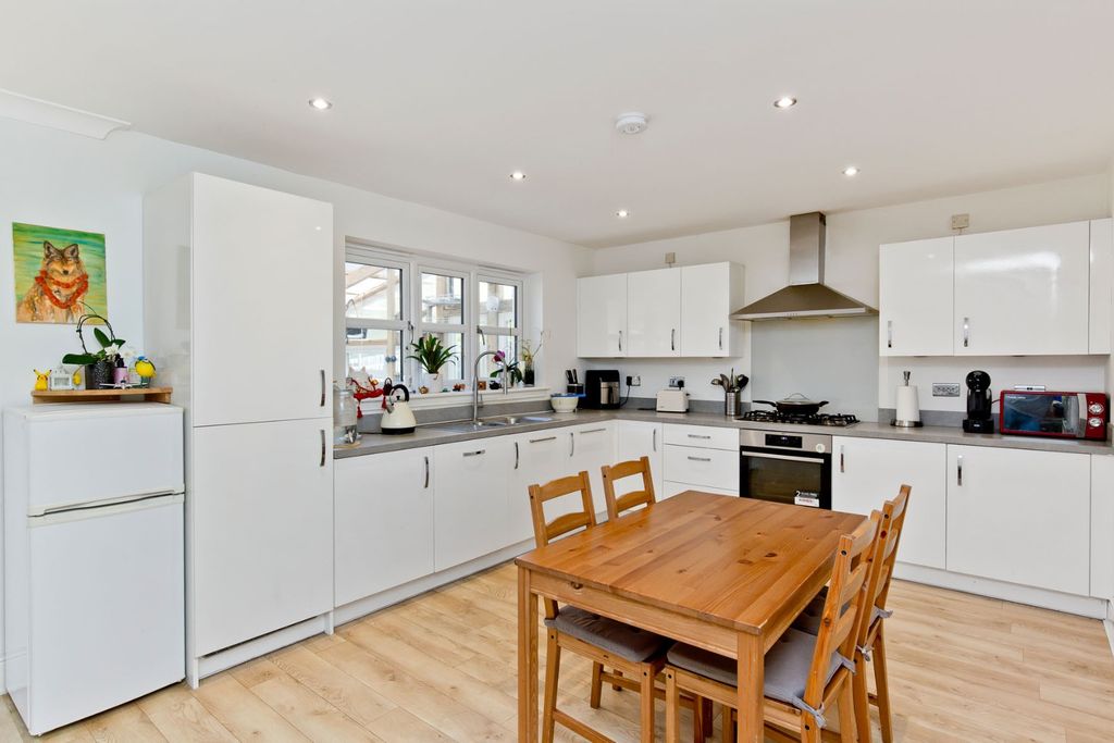 Property photo 3 of 26 4211602