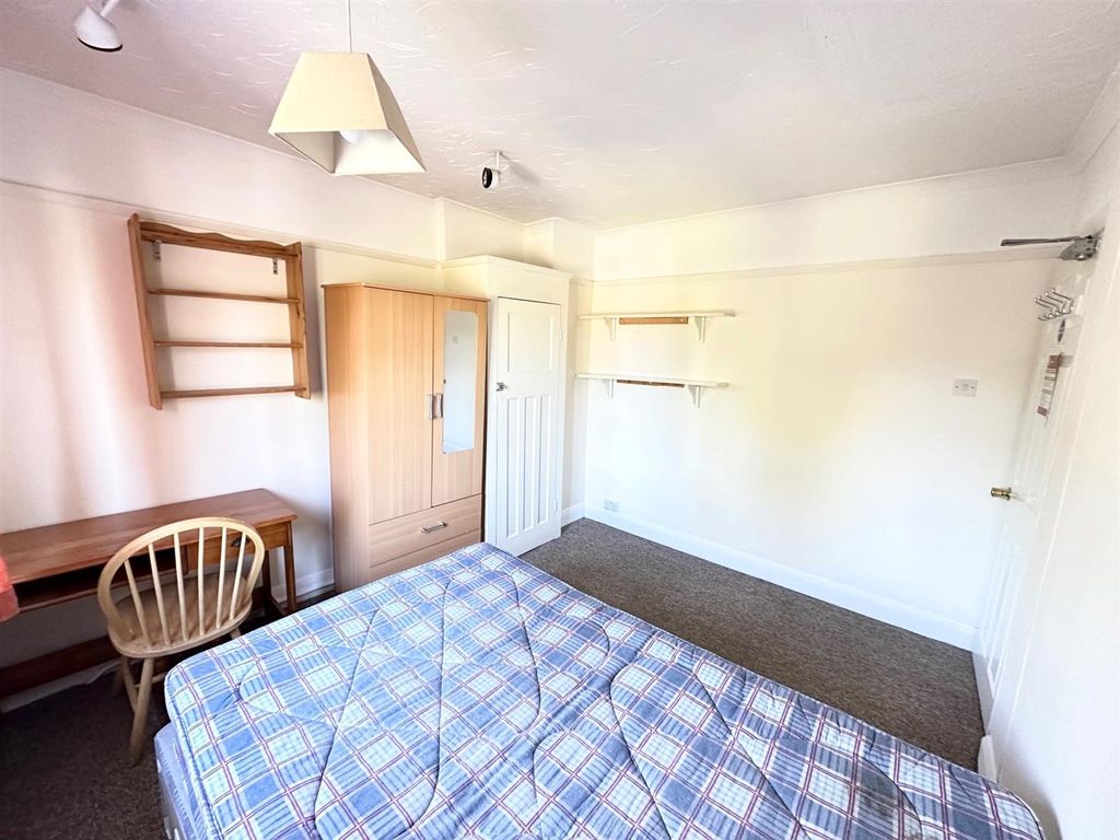 Property photo 2 of 17 B 2.Jpg
