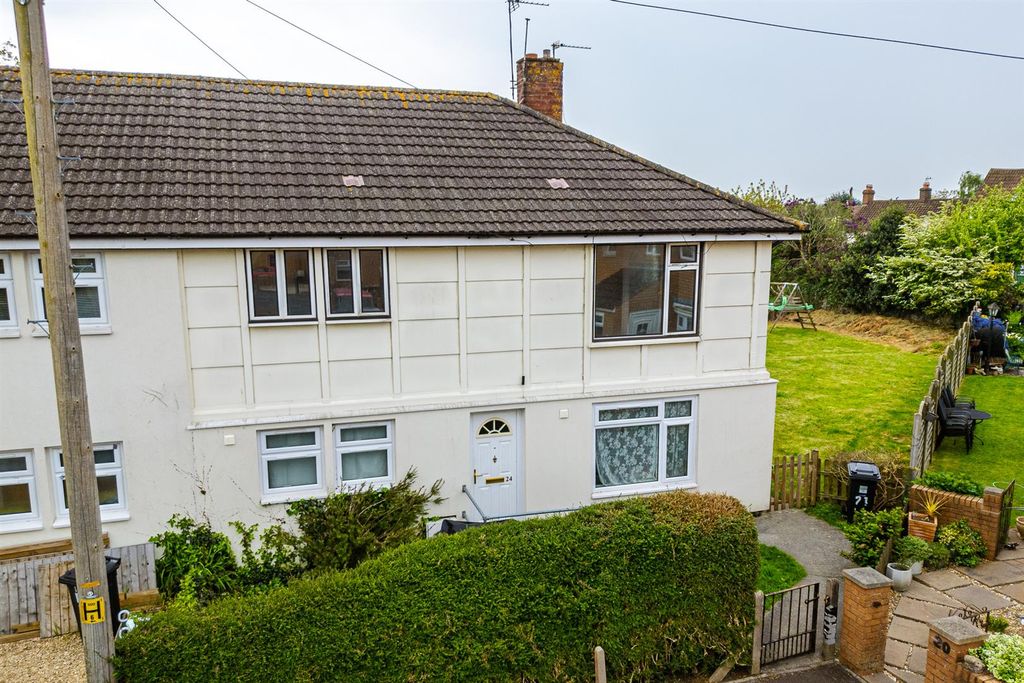 Property photo 2 of 30 22 Crossley Close, Winterbourne, Bristol Bs36 1Pr