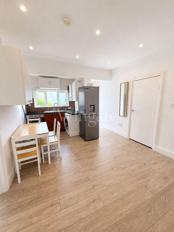 Property photo 1 of 7 Kitchen