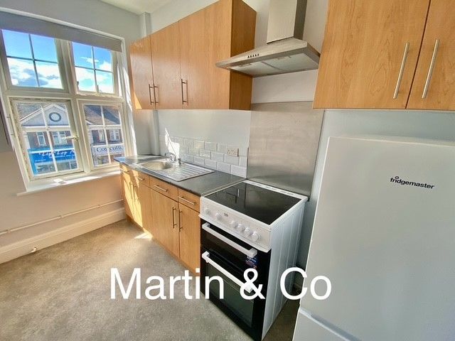 Property photo 3 of 11 Kitchen