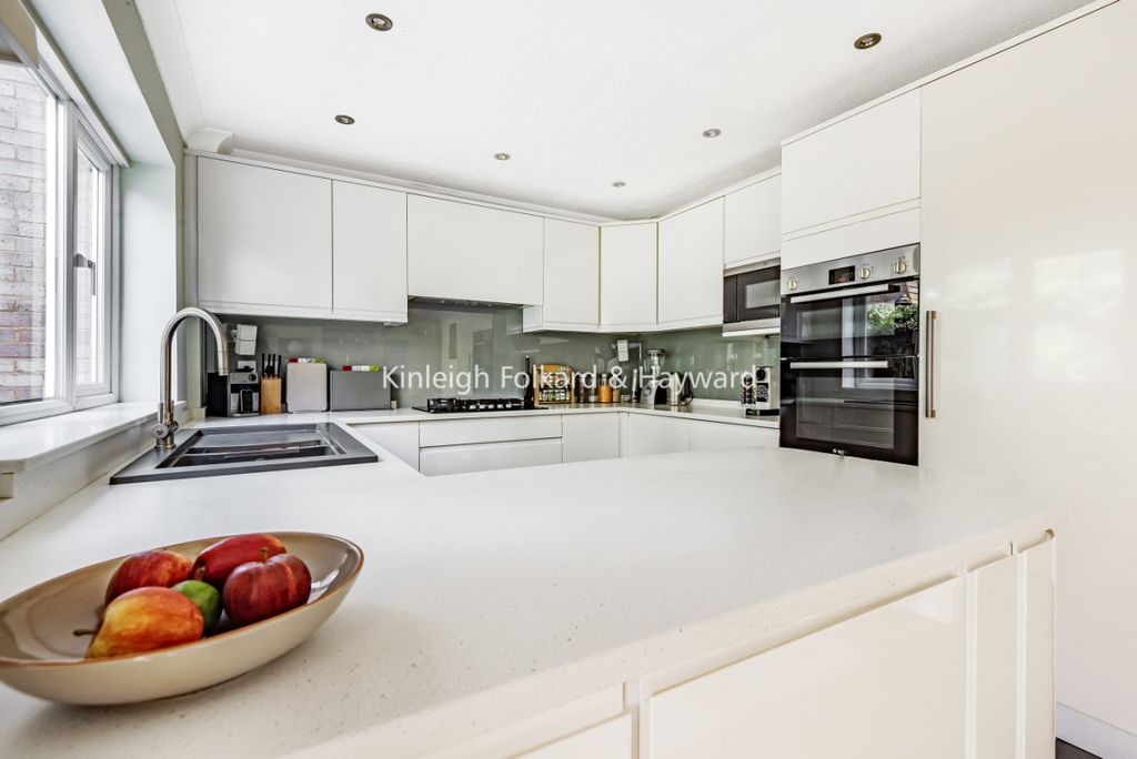 Property photo 2 of 19 3d6A24A0-9586-48E8-A