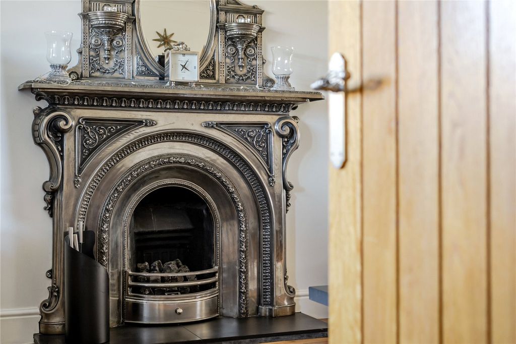 Property photo 3 of 27 Cast Iron
