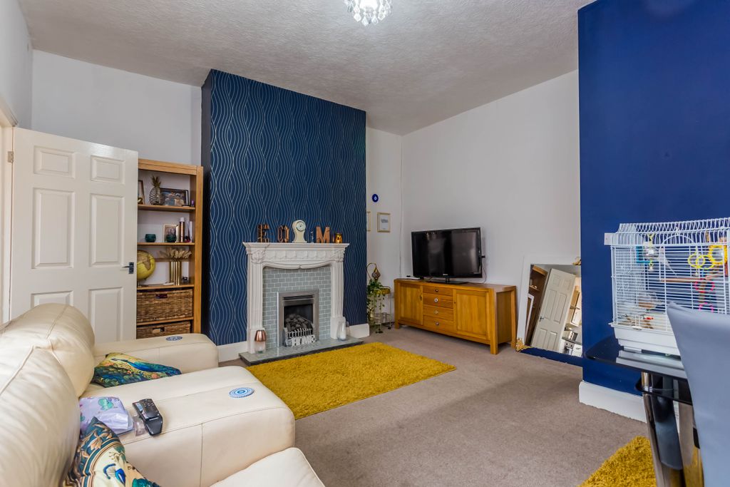 Property photo 2 of 17