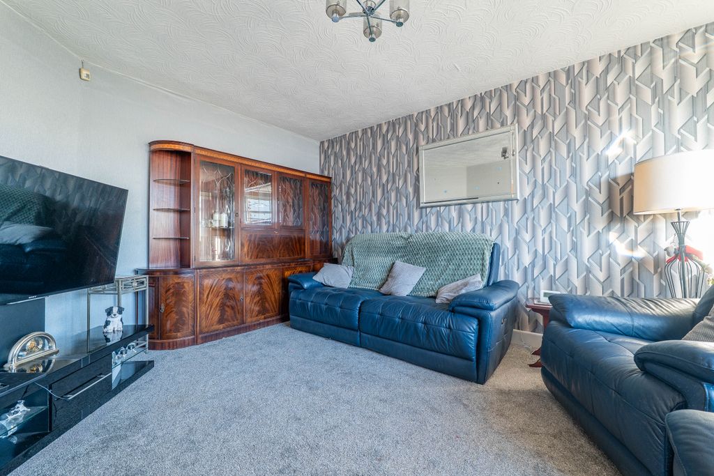 Property photo 3 of 11 Living Room