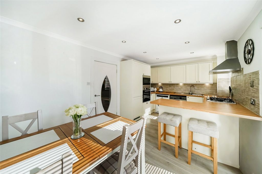 Property photo 3 of 21 Kitchen/Dining