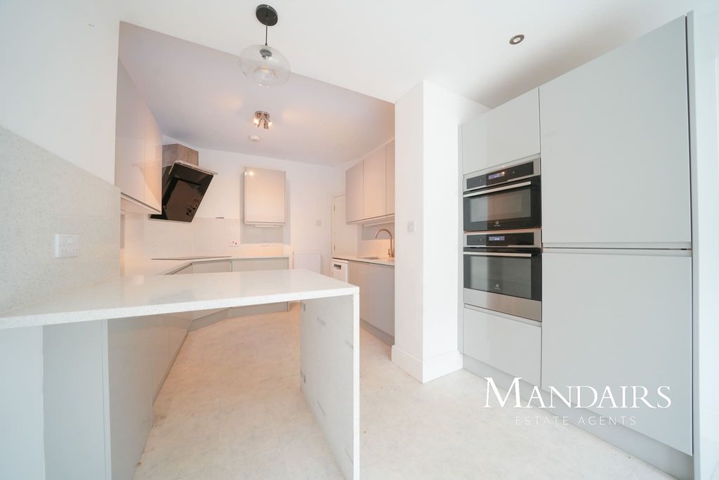 Property photo 2 of 27