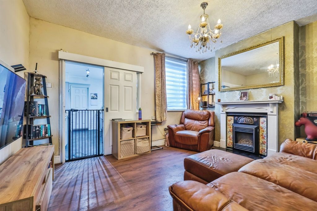 Property photo 3 of 17