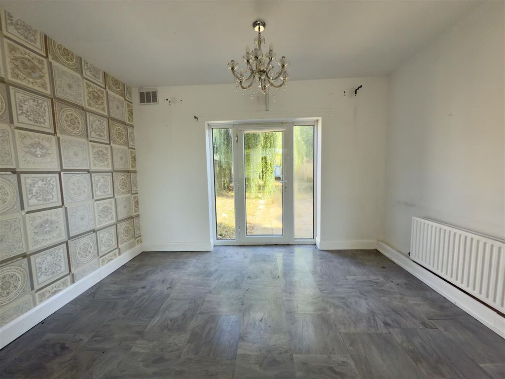Property photo 3 of 10 Dining Room