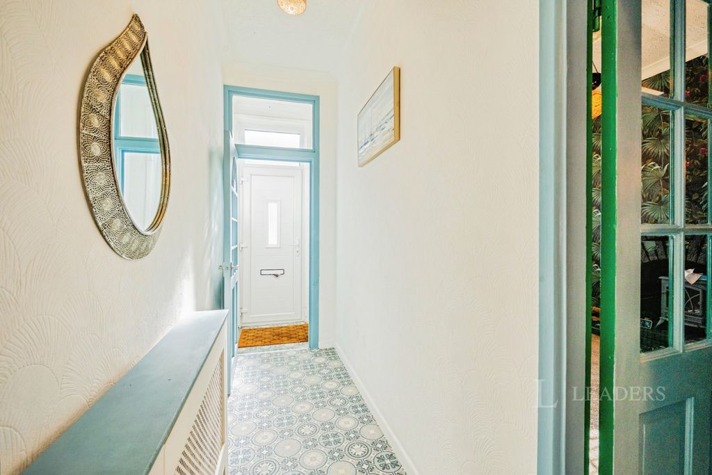 Property photo 2 of 14 Hallway