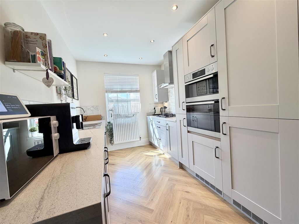 Property photo 2 of 26 Kitchen/Diner