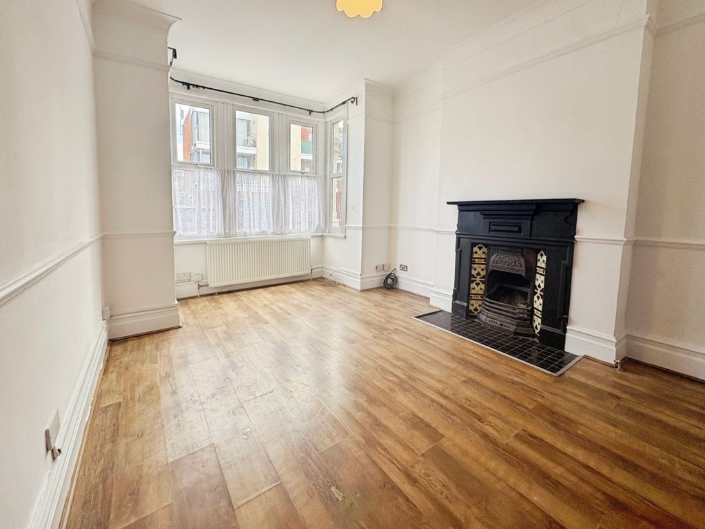 Property photo 3 of 17 Living Room