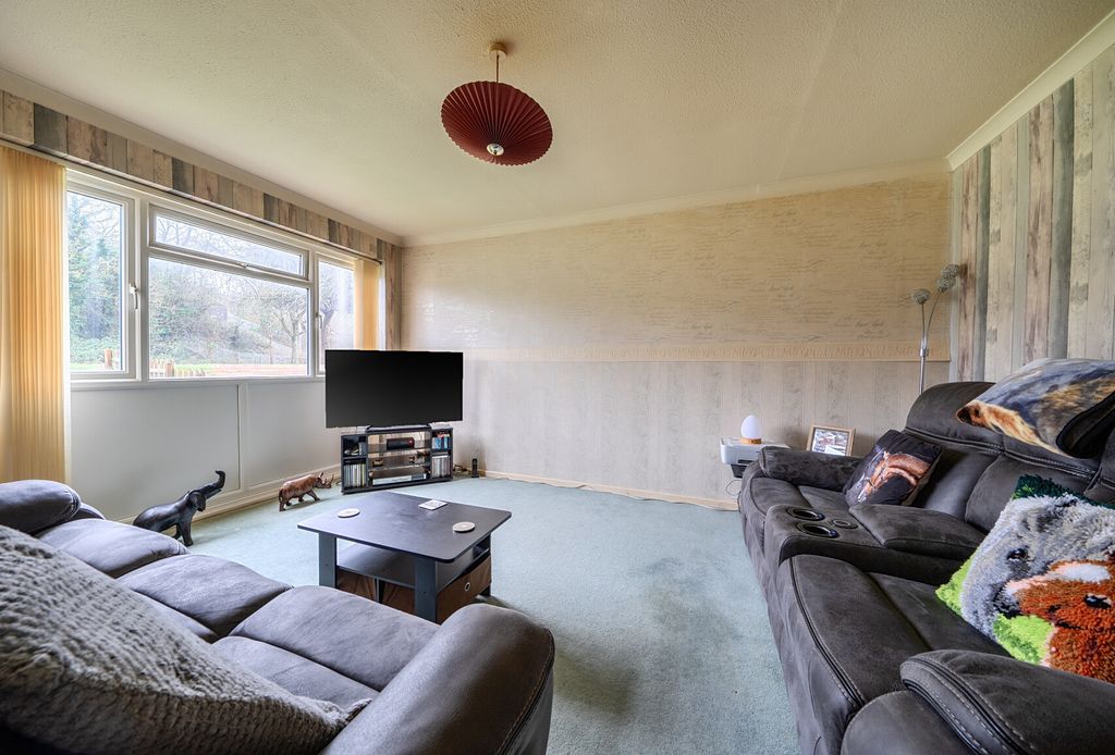 Property photo 3 of 22 Lounge