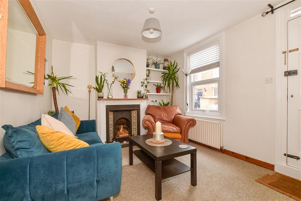 Property photo 3 of 9 Lounge