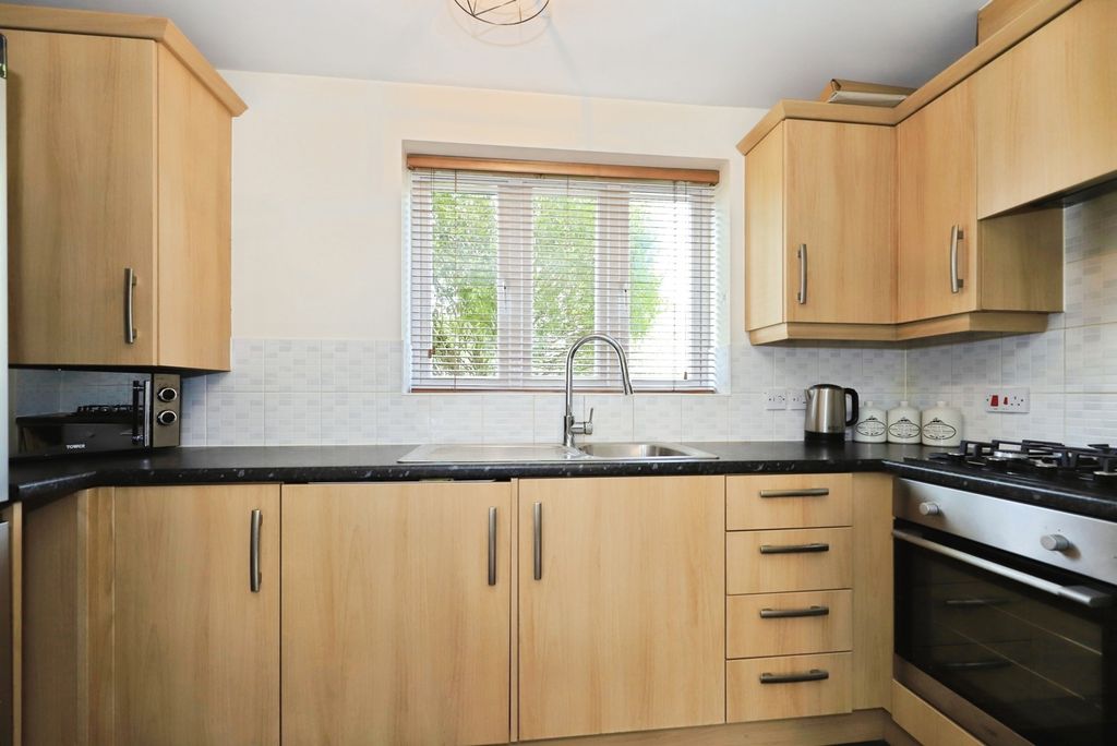 Property photo 3 of 13 Kitchen