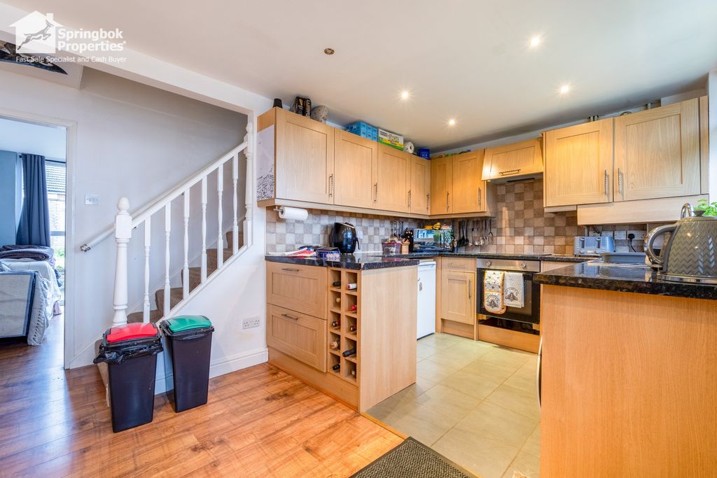 Property photo 3 of 9 Image 2