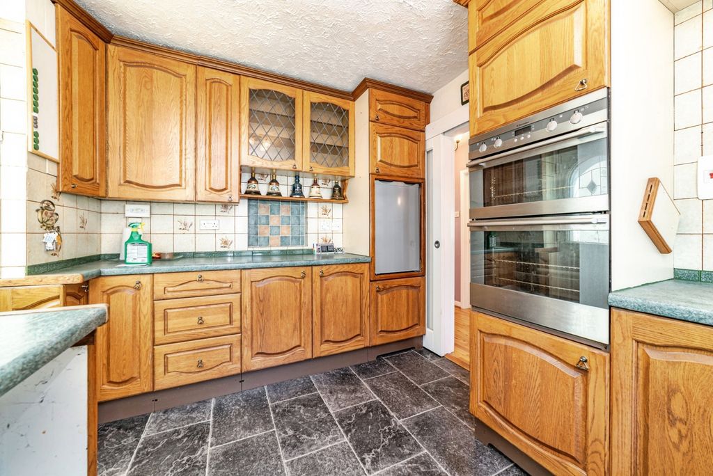 Property photo 3 of 32 Pbox-Img.Jpg