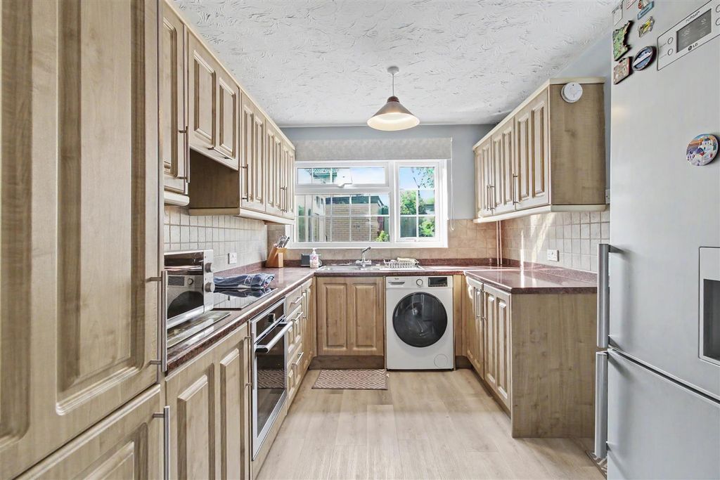 Property photo 2 of 18 Kitchen