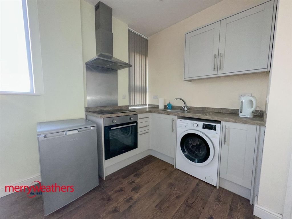 Property photo 2 of 7 Kitchen
