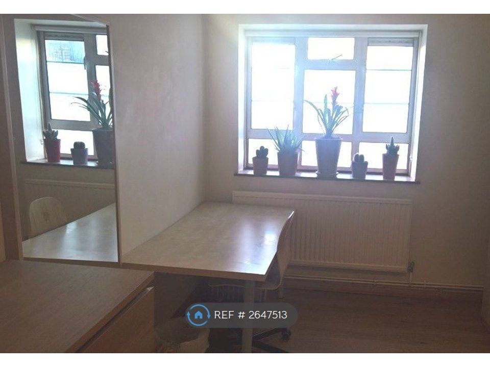 Property photo 3 of 6 Bright And Spacious Big Room