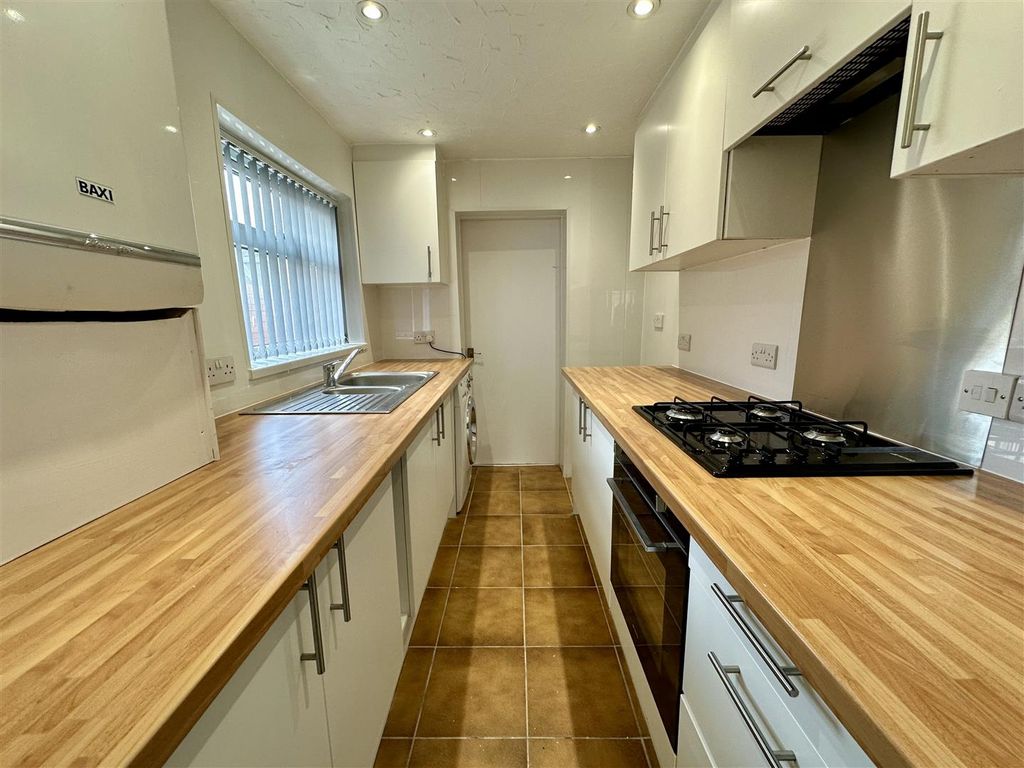 Property photo 1 of 10 Kitchen