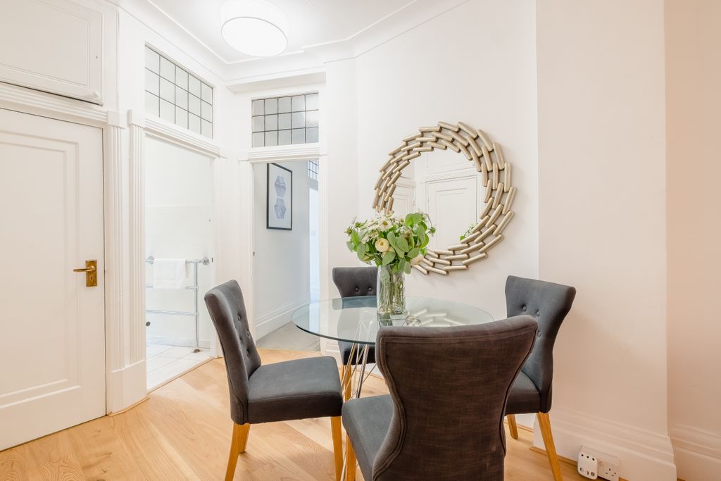 Property photo 3 of 17 8447043-Interior36