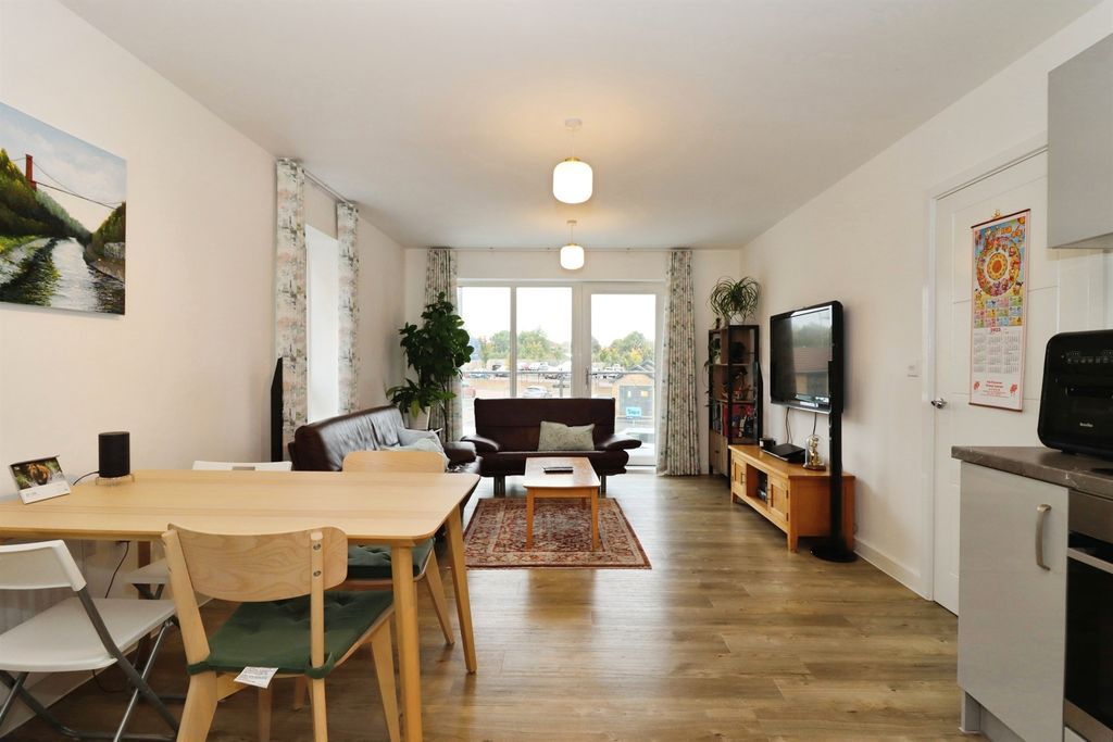 Property photo 3 of 18